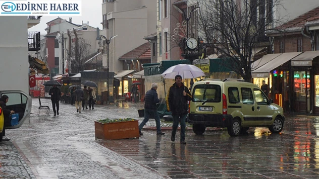Cadde ve sokaklarda su birikintileri oluştu