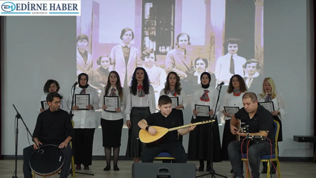 Edirne'de öğrenci ve öğretmenler birlikte sahne aldı