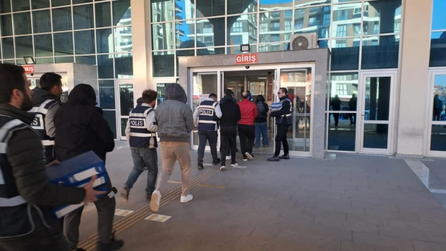 Edirne emniyetinden fuhuş operasyonu: 6 şüpheli adliyeye çıkarıldı