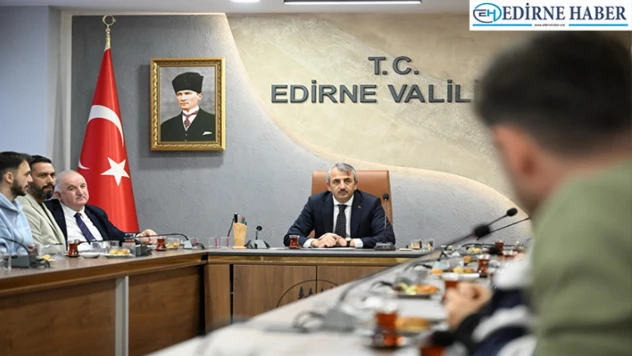 Edirne Valisi Sezer, Okuldan Spora ve Mahalle Ligi antrenörleriyle buluştu