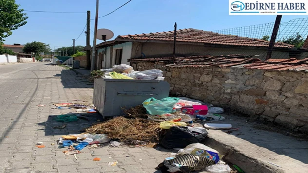 Kaleiçi'nde çöp tepkisi 20 Gündür çöpler alınmıyor!