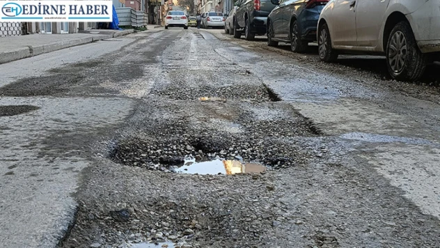Kaleiçi sakinleri, bozulan yollardan, toz-topraktan şikayetçi değilmiş!....