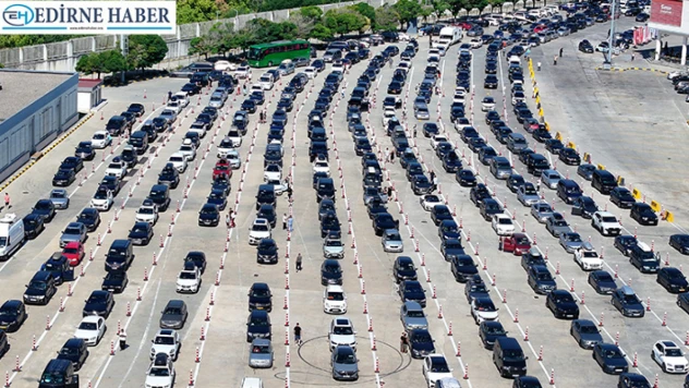 Kapıkule'de tek günde 62 bin 263 yolcu girişiyle rekor kırıldı