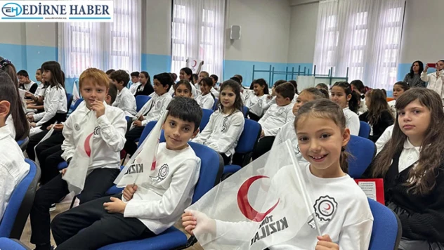 Minik yüreklerden Kızılay Haftası'nda büyük duyarlılık