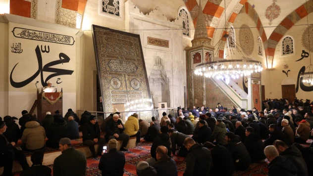 Ramazan'ın müjdecisi Berat Kandili dualarla idrak edildi