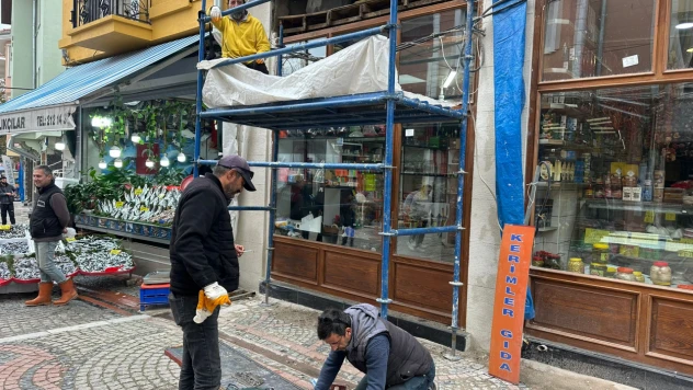 Saraçlar Caddesinde sokak sağlıklaştırma çalışmaları sürüyor