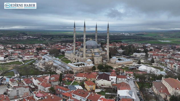 Selimiye'nin minareleri mahyalandı