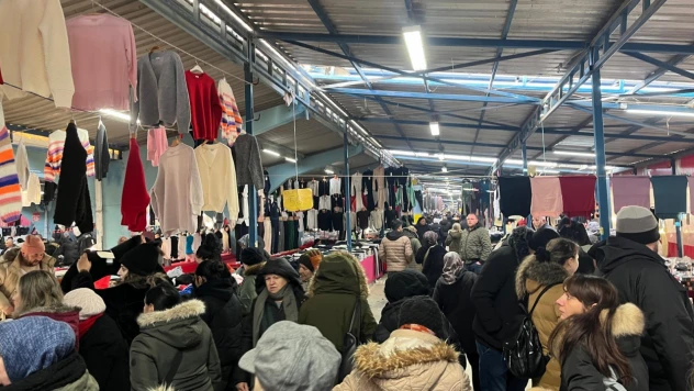 Soğuk havaya rağmen Cuma Pazarı doldu taştı