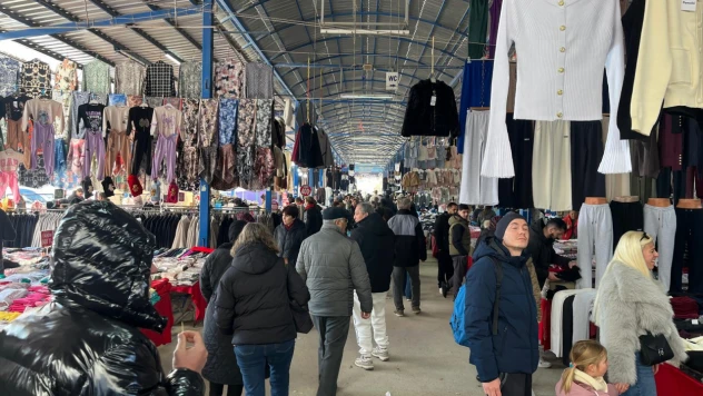 Yılbaşı hareketliliği Cuma Pazarı'na yansıdı