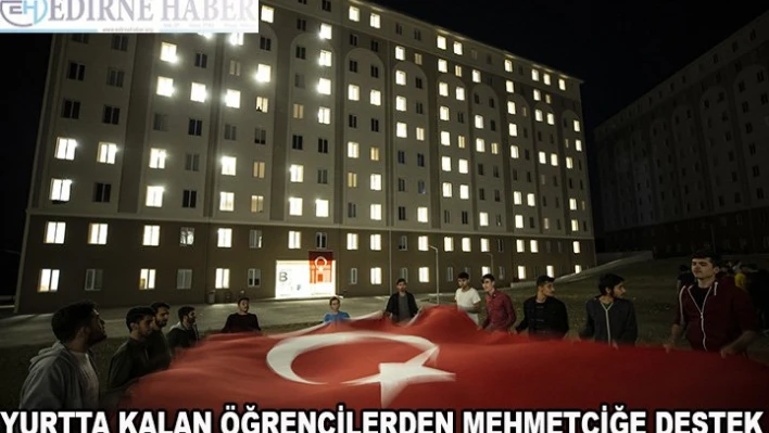 Yurtta kalan öğrencilerden Mehmetçik'e ışıklı destek