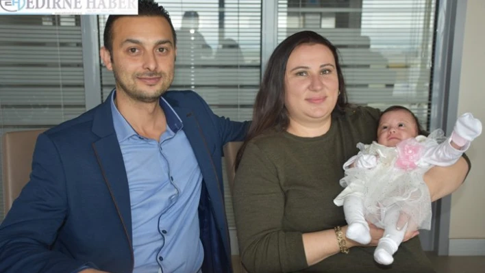 500 gram doğan 'parmak bebek' yaşama tutundu