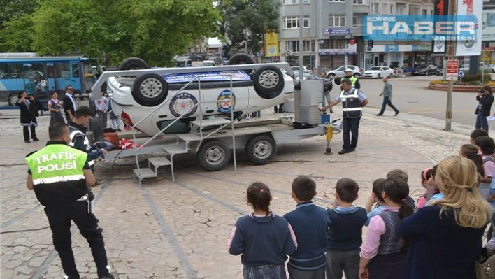 Emniyet kemerinin önemi anlatıldı