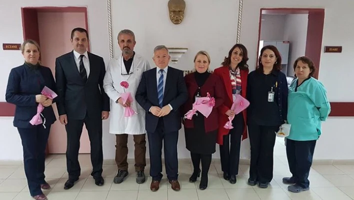 Devlet Hastanesini ziyaret etti