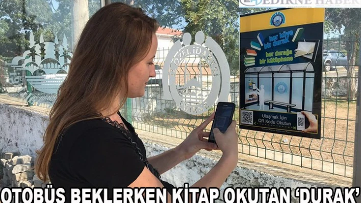 Otobüs beklerken kitap okutan 'durak'
