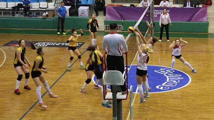 Voleybol takımımıza 3-0 şoku