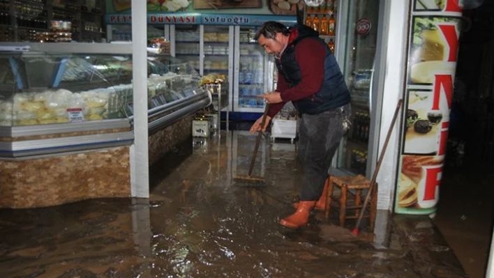 Dere taştı