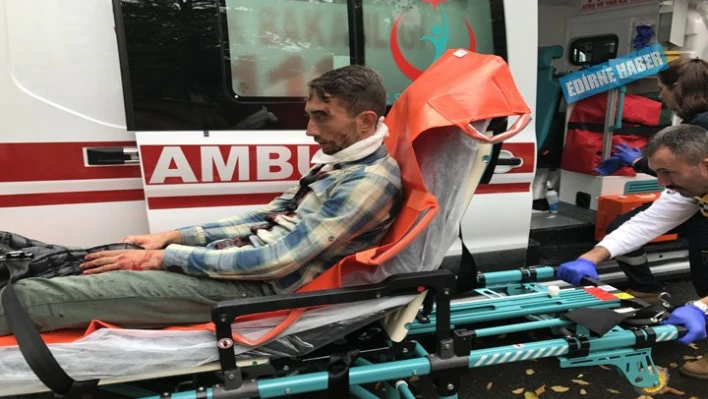 Boğazı kesilen genç kaldırımda bulundu
