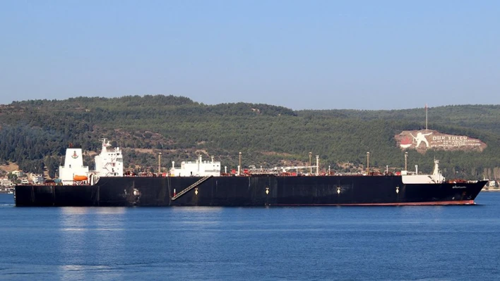 Çanakkale Boğazı'ndan geçti