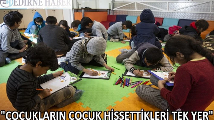 Türkiye sınırdaki sığınmacılara yardım elini uzatıyor