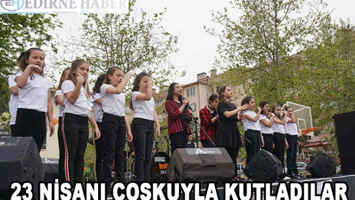 23 NİSANI COŞKUYLA KUTLADILAR