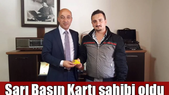 Sarı Basın kartını aldı