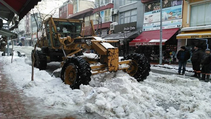 Yollar temizleniyor