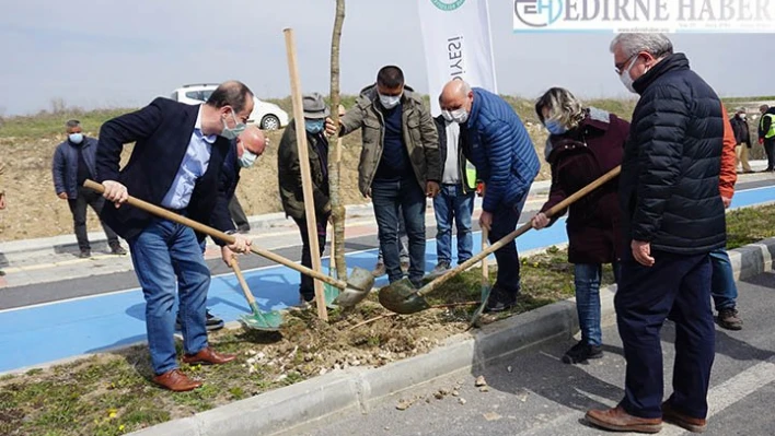 Hayatını kaybeden sağlık çalışanlarının anısına fidan dikildi