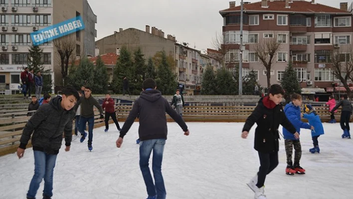Buz pistine yoğun ilgi