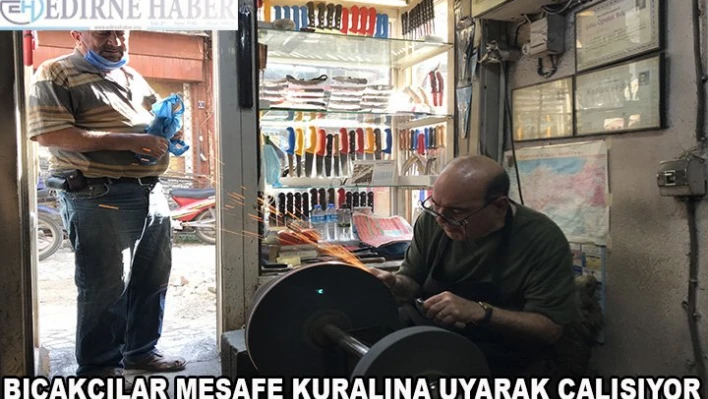 Bıçakçılar  mesafe kuralına uyarak çalışıyor