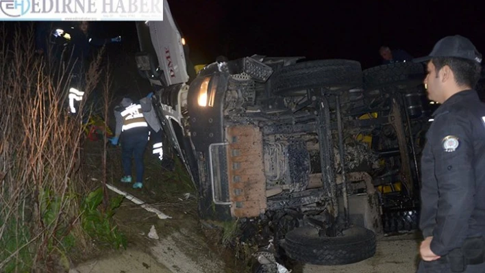 Otomobilin çarptığı polis memuru yaralandı