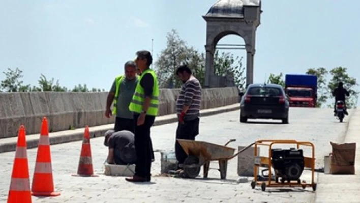 Sonunda taşlar değişiyor