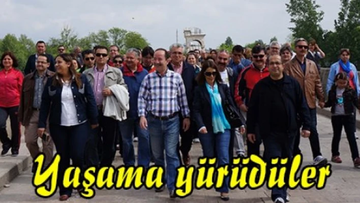 Yaşama yürüdüler
