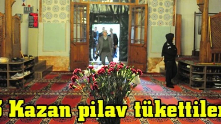 3 Kazan pilav tükettiler