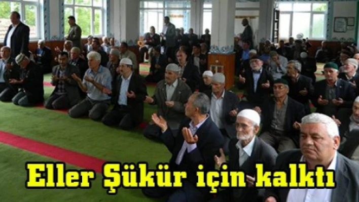 Eller Şükür için kalktı