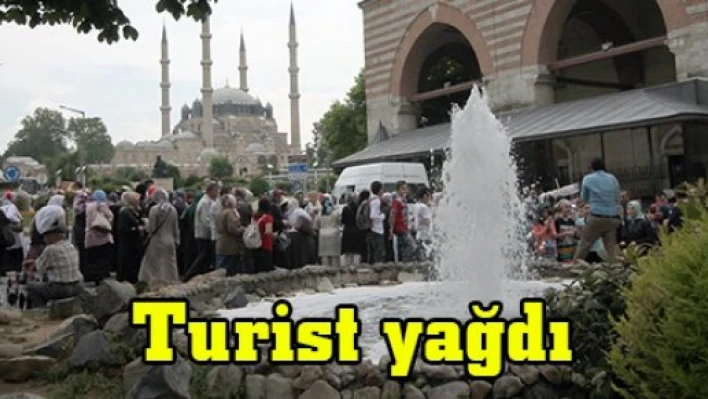 Turist yağdı