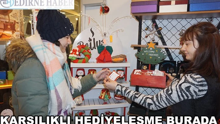 Karşılıklı hediyeleşme burada