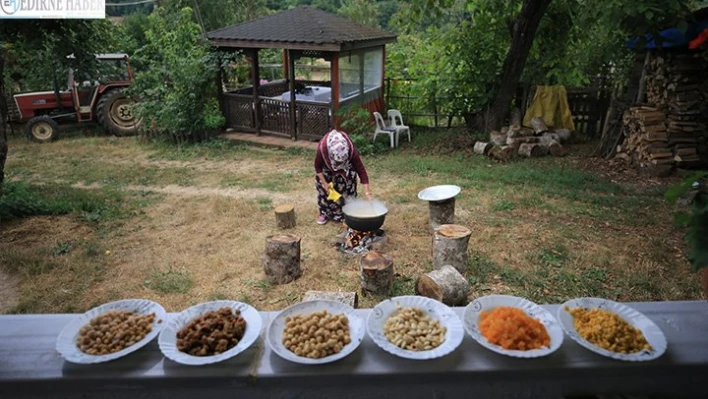 Aşure kazanları bolluk ve bereket için kaynıyor