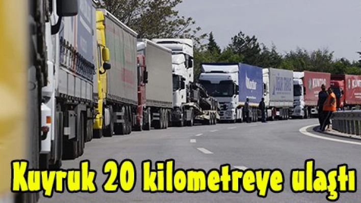 Kuyruk 20 kilometreye ulaştı