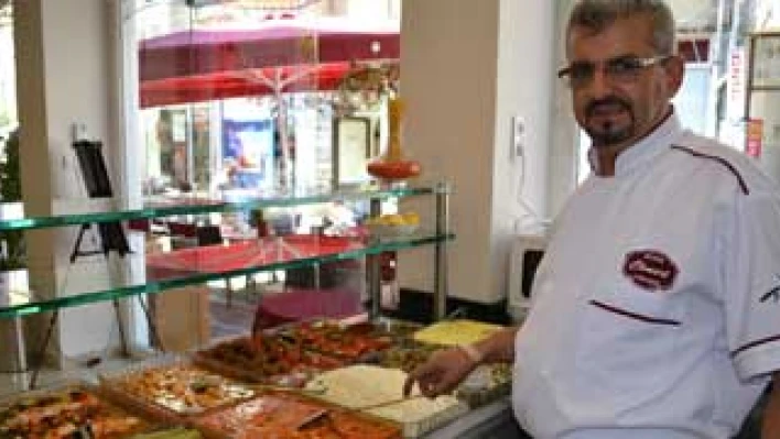 Sultan Süleyman'ın yemeklerini hazırlıyorlar