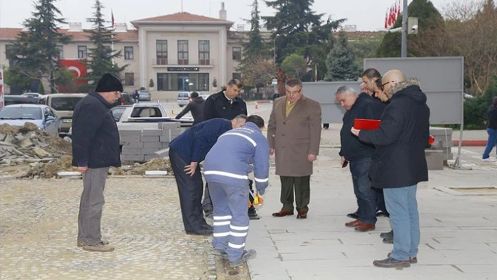 İncelemelerde bulundu