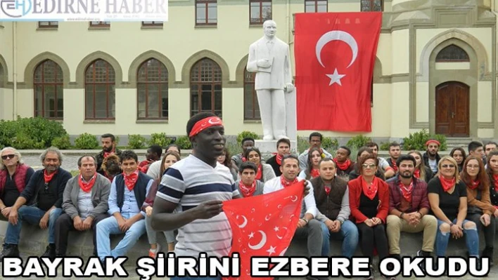 Bayrak şiirini ezbere okudu