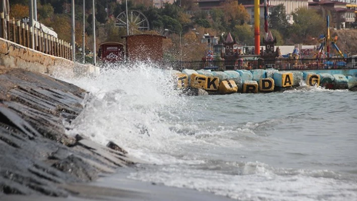 Şiddetli fırtına sürecek