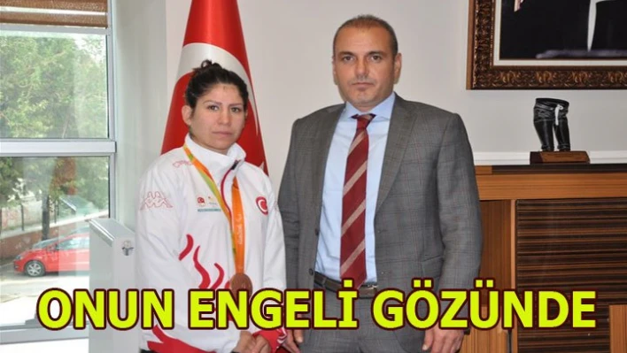 Onun engeli sadece gözünde