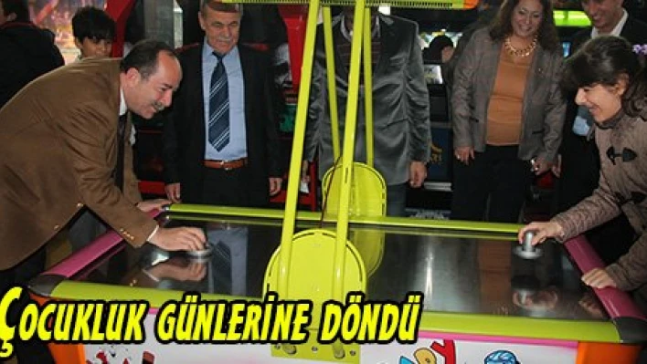 Çocukluk günlerine döndü