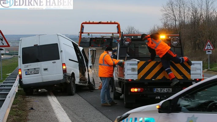 Sığınmacıları taşıyan midibüs ile tır çarpıştı: 1 ölü, 21 yaralı