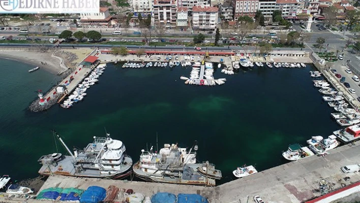 Sezonun sona ermesiyle taze balık ihtiyacı küçük teknelerle karşılanıyor