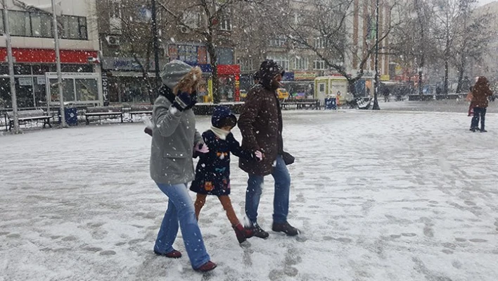 Çorlu beyaza büründü