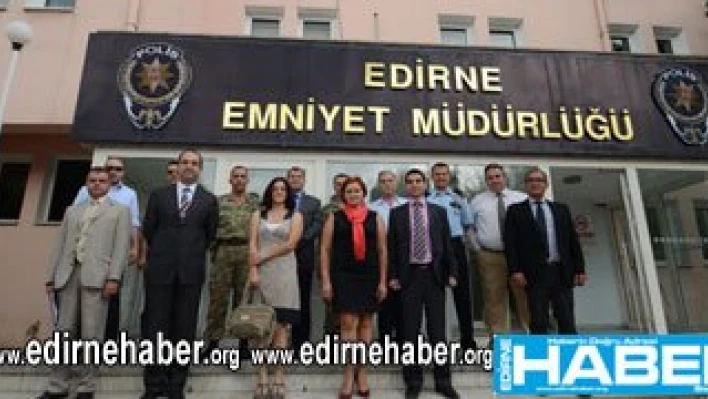 Yıkıntılar geçimleri oldu