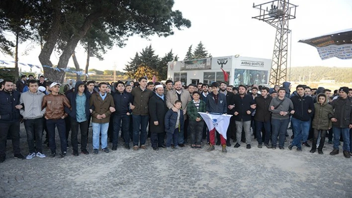 Şehitliği gezdiler