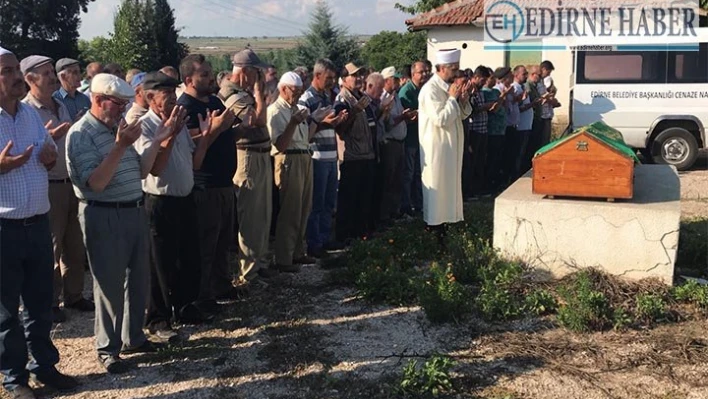 Eşini son yolcuğuna uğurladı